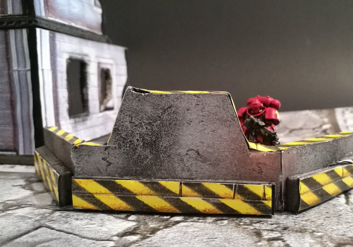 manicdragon84's tweet image. Some custom alternatives to @CustomTerrain pipe digital printable terrain 
Barricade with 5mm foamcore board and images found in pipe download #wh40k #killteam #tabletopgames #tabletopgaming #terrain