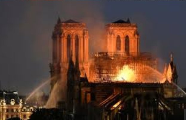 FrancescaMasoc1's tweet photo. Come cantava Grengoire nel #musical "Notre Dame de Paris"

"Crolla il tempo delle cattedrali"

Con loro anche un pezzo importante della storia dell'umanità scompare per sempre

#notredamedeParis #NotreDame #Paris https://t.co/52GRGTSmKk