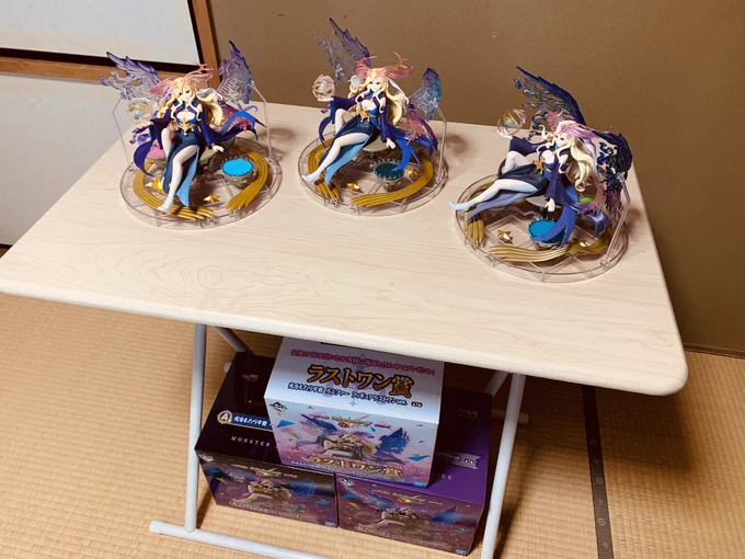 一人撮影会左からA賞・ラストワン・B賞 