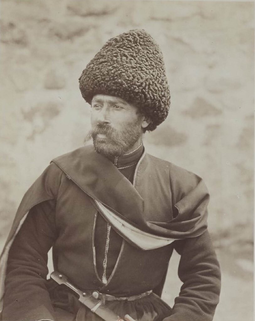 Армяне казаки. Папаха горец балкарцы. Армянский папах. Черкеска казачья кубанская черная. Армянский папах.