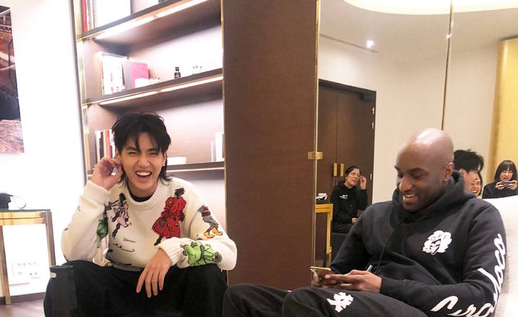 yaoyao_august's tweet photo. ⚫️🔘⚪️🔘💟
Extraordinary cooperation！🤙
#KrisWu #Wuyifan #wyf #51f #iweekly #KrisWuLouisVuitton #LouisVuitton #VargilAbloh 
#fashion #music @KrisWu 🌹 https://t.co/TZ37bA6BAT