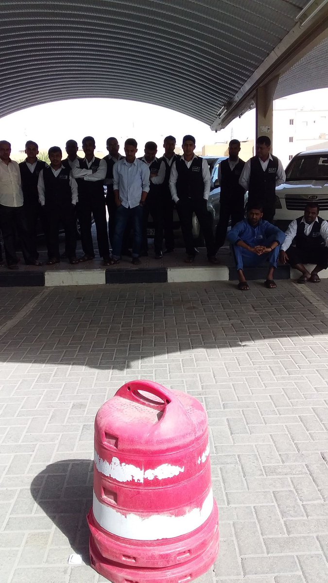 Almajlliss's tweet photo. اعتصام عمال النظافة في وزارة الأوقاف لعدم استلام رواتب 4 اشهر امام في إدارة شؤون القرآن والدراسات الإسلامية بمنطقة القصور. https://t.co/o8nUWqGTL4