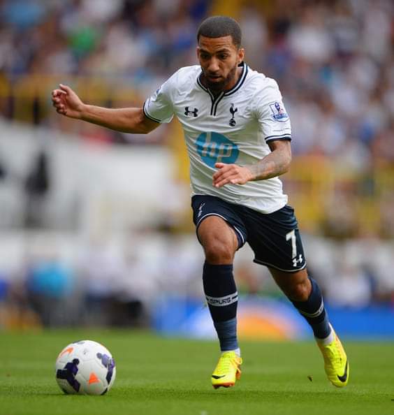 Happy 32nd Birthday to one of our own  Aaron Lennon! 