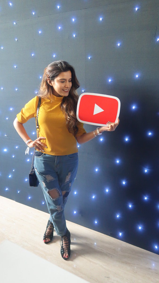 Superstyletips2's tweet photo. @YouTubeFanFest , you were amazing. It was my first time there and I already fell in love with it. It was one hell of an experience.
Thank you @YouTubeIndia for everything. https://t.co/MYcUR2Lefj