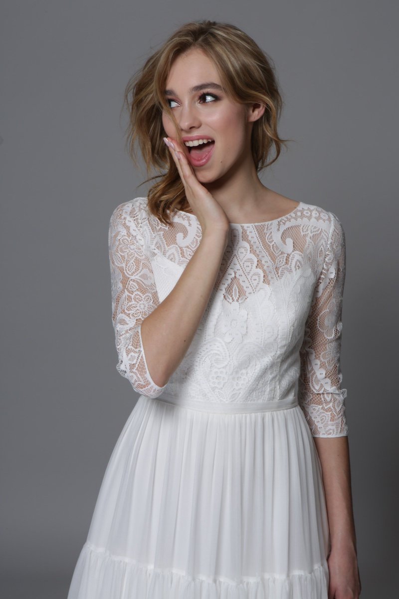 SADONIbrand's tweet photo. It is your time to bloom!🌷APRIL! A-month to: P-ush yourself💪🏻R-ejuvenate🧘I-nspire others 🤩 L-augh lots 😂 #onlineweddingdress #bridalaccessories #sayyestothesress #bride2019 #braut2019 #novia2019 #engaged #isaidyes #bridetobe #collection2020 #lacedress #невеста #花嫁 #sadoni https://t.co/5W57soYSOE
