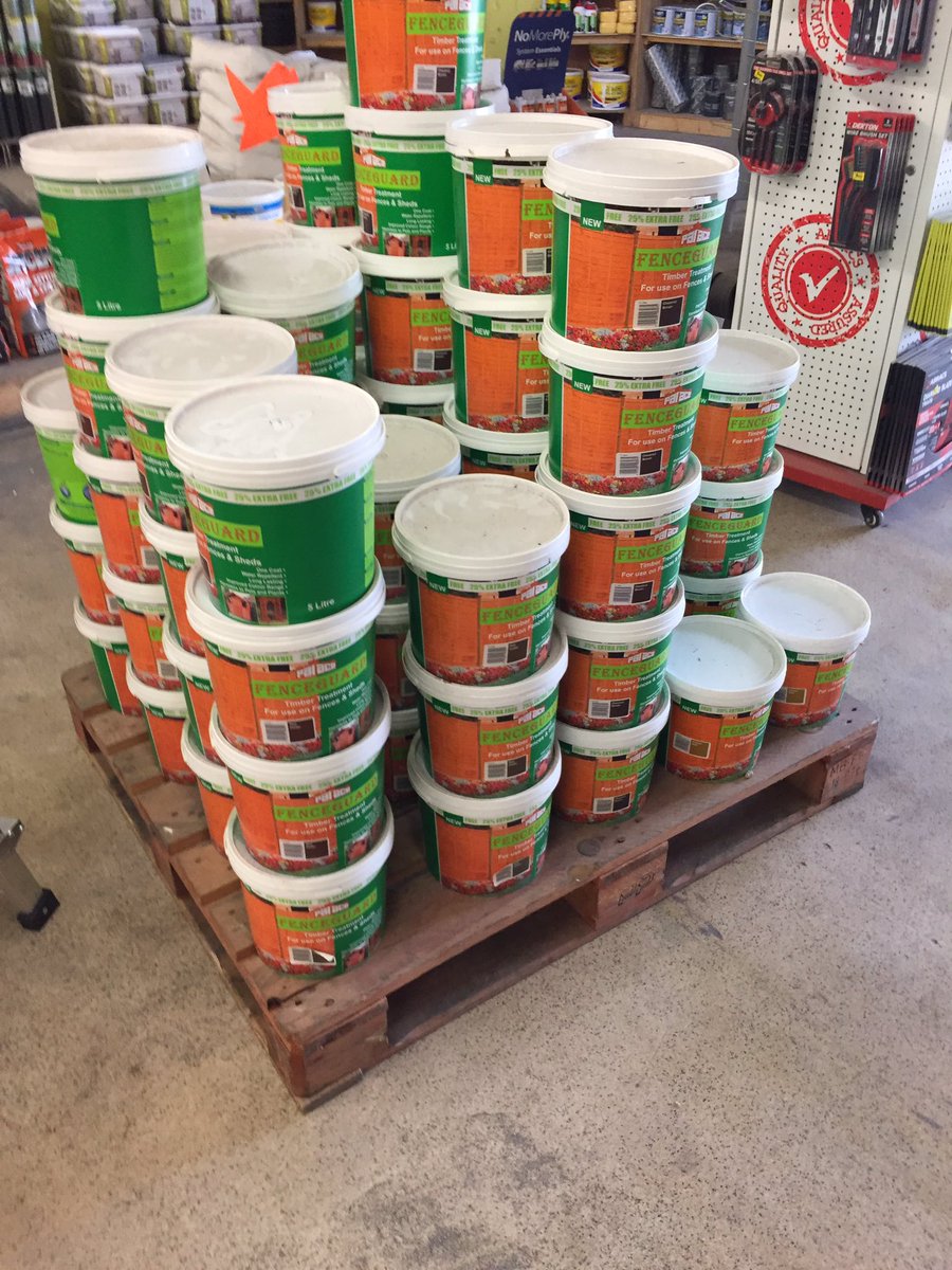 NW_PalaceChem's tweet photo. Time to protect 🌞your 🌨fence with @palacechemicals Fenceguard. Available in Red Cedar, Autumn Gold,Chestnut Brown,Fir Green. Great finish and💷value. #fenceguard https://t.co/JuQnaWO4ao