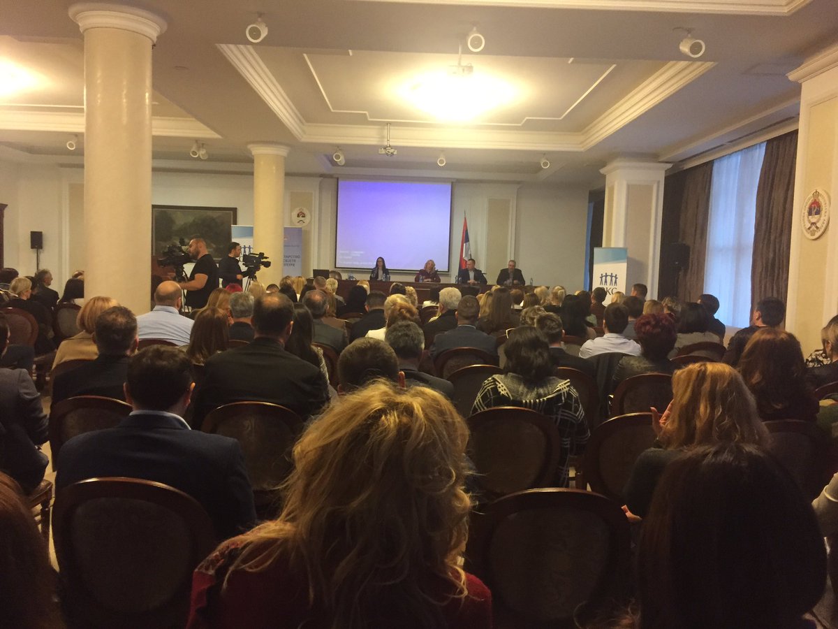 OKCBanjaLuka's tweet photo. Konf. Obrazovanje za 21. vijek okupila je 200 nastavnika, vaspitača i profesora iz vrtića i OŠ RS. Predavanje prof.Ranka Rajovića i Matee Markić Vučić iz SPARK-a. Konferenciju organizuje Ministarstvo prosvjete i kulture u partnerstvu sa OKC-om, uz podršku Američke ambasade. https://t.co/ZzqYsN7KkO