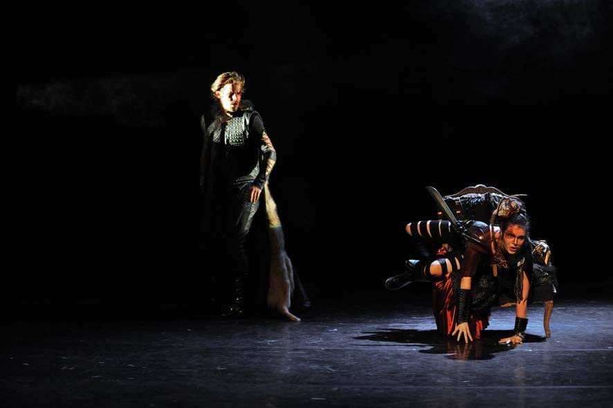 RueDuConserv's tweet photo. DERNIÈRES DE LA MORT D'AGRIPPINE. Quand le théâtre est aussi là pour oublier les maux du quotidien et de la société. #theatre #artdramatique #mesguich #theâtredejazet #bienvenue #coursmesguich #cnsad #rueduconservatoire #carolinemarcade #lumières #culture #cyranodebergerac https://t.co/FGI5dsVhZm