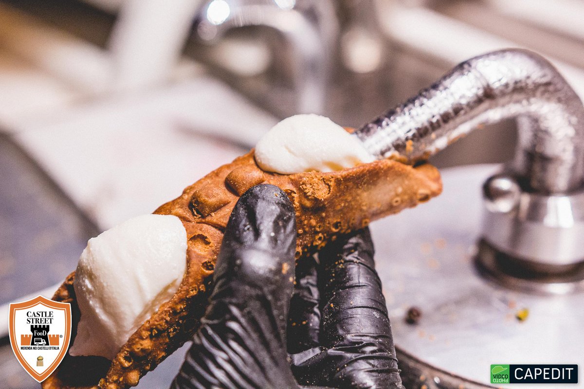 CastleStFood's tweet photo. Street Food Gourmet 🍔 Animazione gratuita ⚔️ Luoghi d'eccezione 🏰🌊 Scopri il programma completo di #CastleStreetFood2019 > https://t.co/Dw7jkRCdZk https://t.co/XJ1nTb7VsI