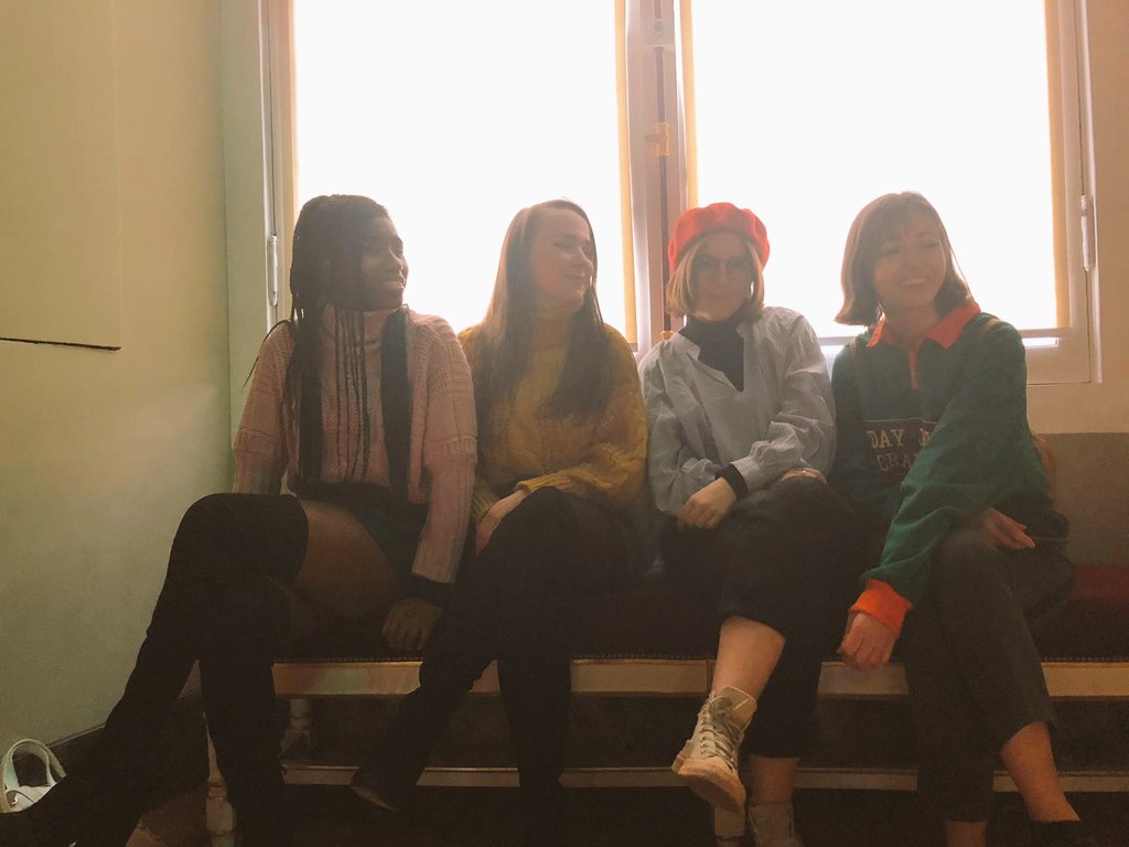 Zaina_ExoK's tweet photo. Je veux que vous sachiez à quel point j'aime la team BBT sans ces grosses têtes je serais pas aussi heureuse que je le suis, iels ont toujours été là pour moi même dans les moments où je voulais réellement en finir avec la vie, ça a été le coup de foudre amicale. Je vous aime❤️ https://t.co/mAHEeSEp9P