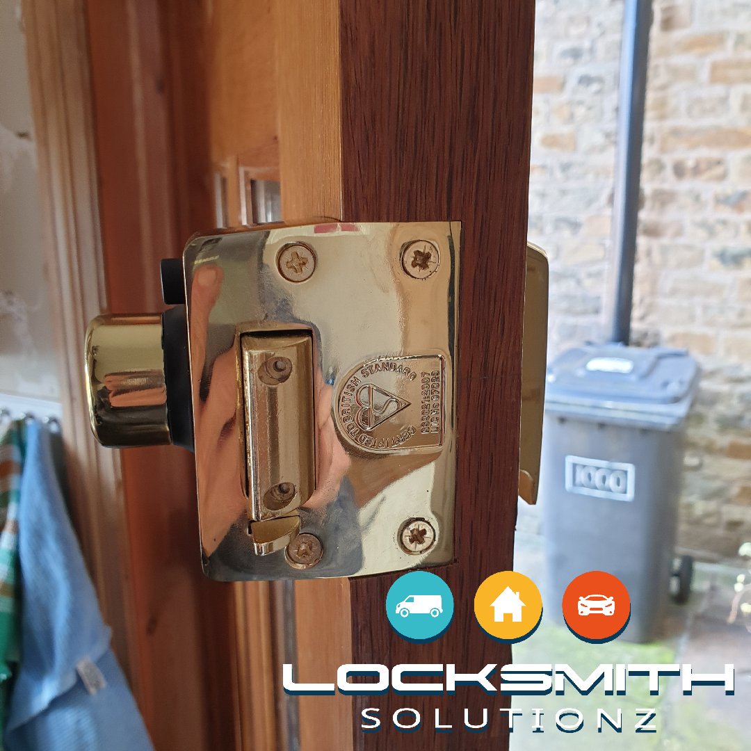 LockSolutionz's tweet image. New British Standard Brass nightlatch to go with existing Brass furniture 

.... a standard all insurers expect as the minimum standard 

#additionalsecurity #domestic #perfectionism #britishstandard #house #leeds #bradford #skipton #harrogate #blackburn