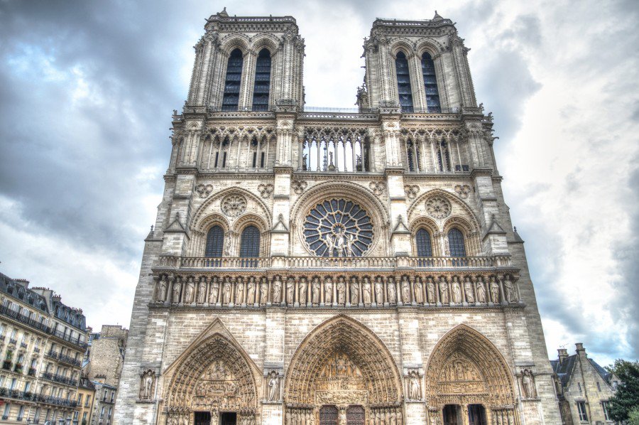 museedesologne's tweet photo. “Ce qui fait la noblesse d’une chose, c’est son éternité.” Léonard de Vinci 
Tu es éternelle Notre Dame, et comme le Phoenix, tu renaîtras de tes cendres ! 
#NotreDame #NotreDameCathedral #NotreDamedeParis https://t.co/iTPpHpEsga