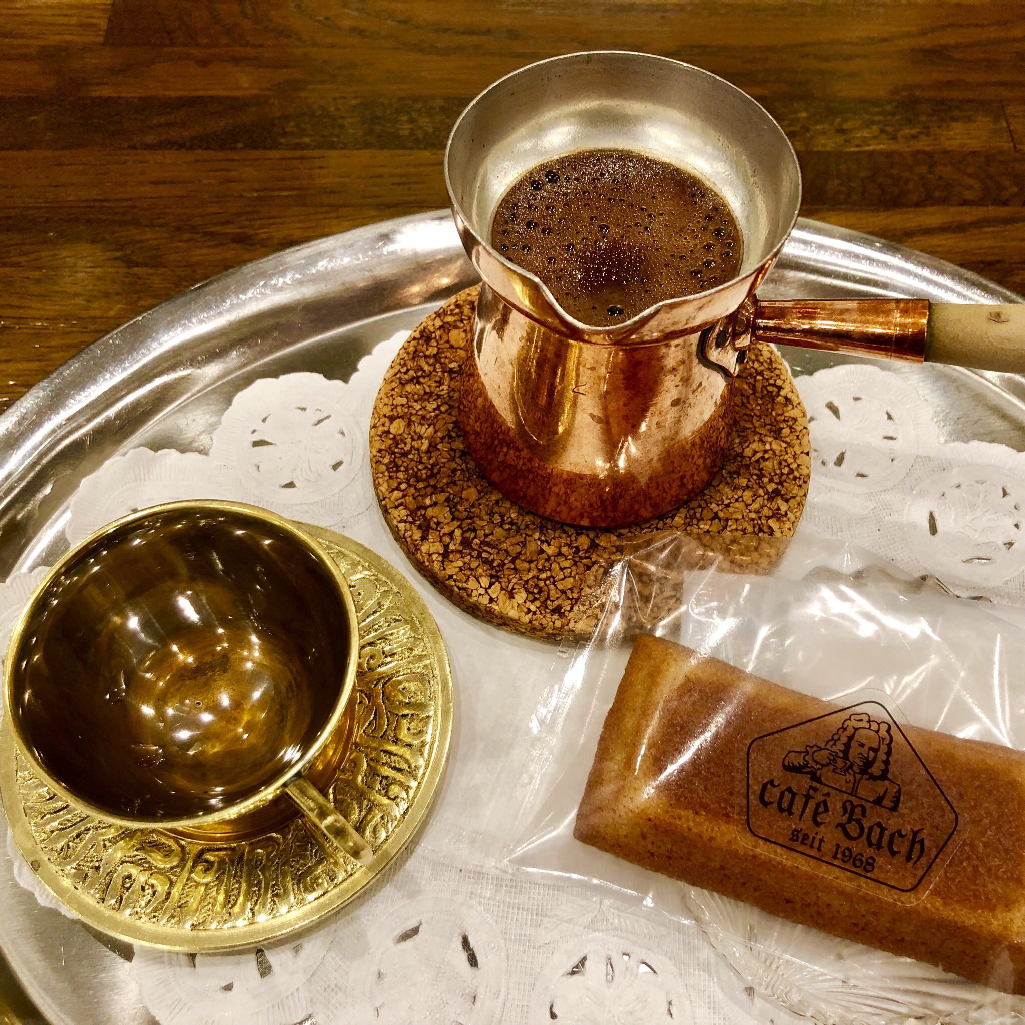 上野大介 ターキッシュコーヒーというのを見つけたので飲んでみました 自分が無知すぎて全部飲むところでしたが 上澄みだけ飲む コーヒーだったんですね どおりで口の中がジャリジャリしたわけだ ターキッシュコーヒー トルココーヒー T Co