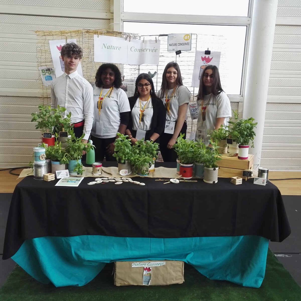 BezoutCdi's tweet photo. En place au salon régional des mini-entreprises !!! @minientreprise7 @lyceebezout77 @epaidf #SR2019EPAIDF @iledefrance Tous derrière Nature conservée ! 🌿🌷 https://t.co/7jlq1bQULK