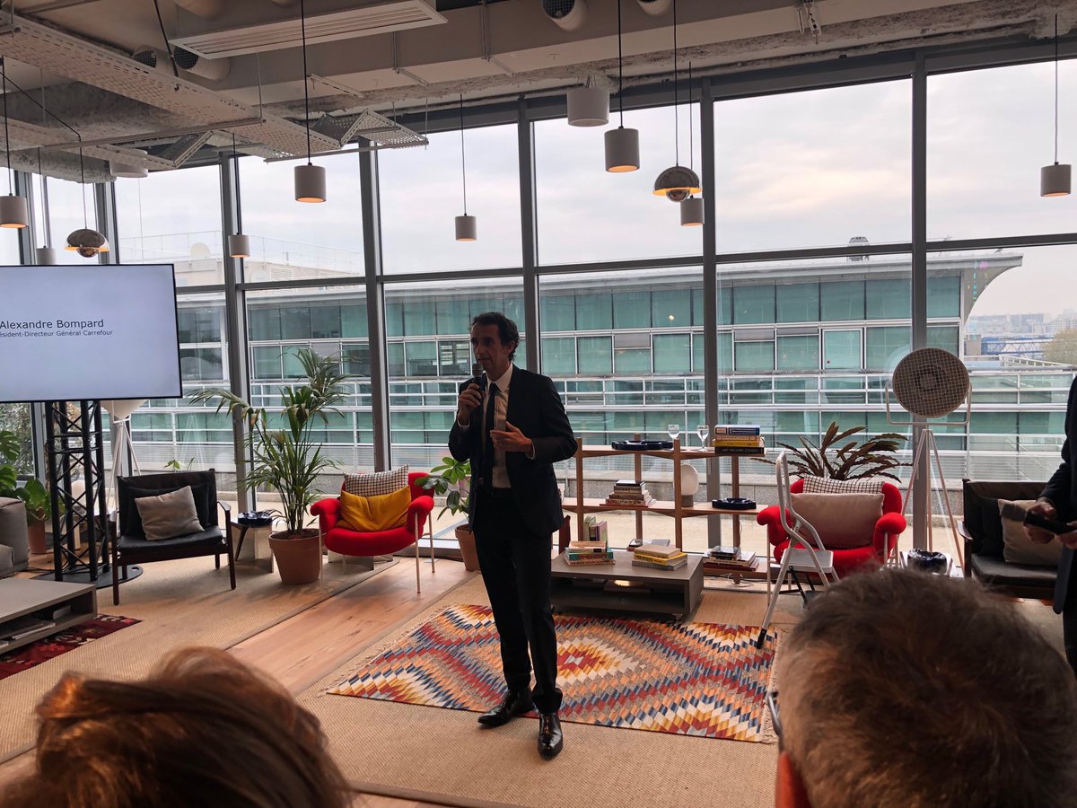 raphdeandreis's tweet photo. Inauguration du ⁦@GroupeCarrefour⁩ -Google Lab. L’#AI au service d’un commerce sans friction ⁦@AOC1978⁩ ⁦@bompard⁩ ⁦⁦@AuroreDomont⁩ https://t.co/x1WO32fUSn