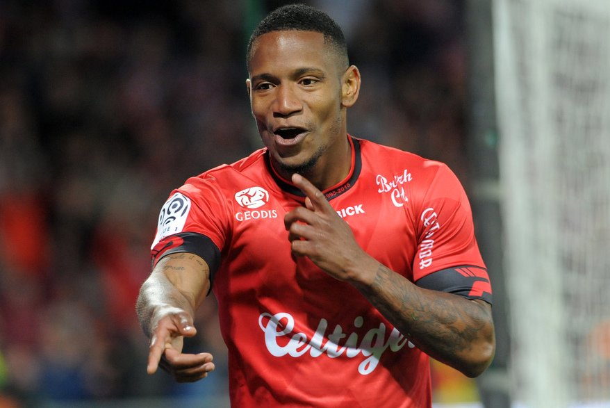 #foot #football #birthday 🎂 Joyeux Anniversaire 'Air' <a href="/CBeauvue/">Claudio Beauvue #TitiPapou1️⃣2️⃣</a> 🇬🇵🇫🇷 (3⃣1⃣ ans) attaquant du <a href="/SMCaen/">Stade Malherbe Caen</a> ex Fumerolles Saint-Calude 🇬🇵 <a href="/USJAcarquefoot/">USJA Carquefou Football</a> <a href="/FCNantes/">FC Nantes</a> <a href="/estac_officiel/">ESTAC Troyes</a> <a href="/LaBerrichonne/">La Berrichonne de Châteauroux</a> <a href="/SCBastia/">SC Bastia</a> <a href="/EAGuingamp/">En Avant Guingamp</a> <a href="/OL/">Olympique Lyonnais</a> <a href="/RCCelta/">Celta</a> <a href="/CDLeganes/">C.D. Leganés</a>