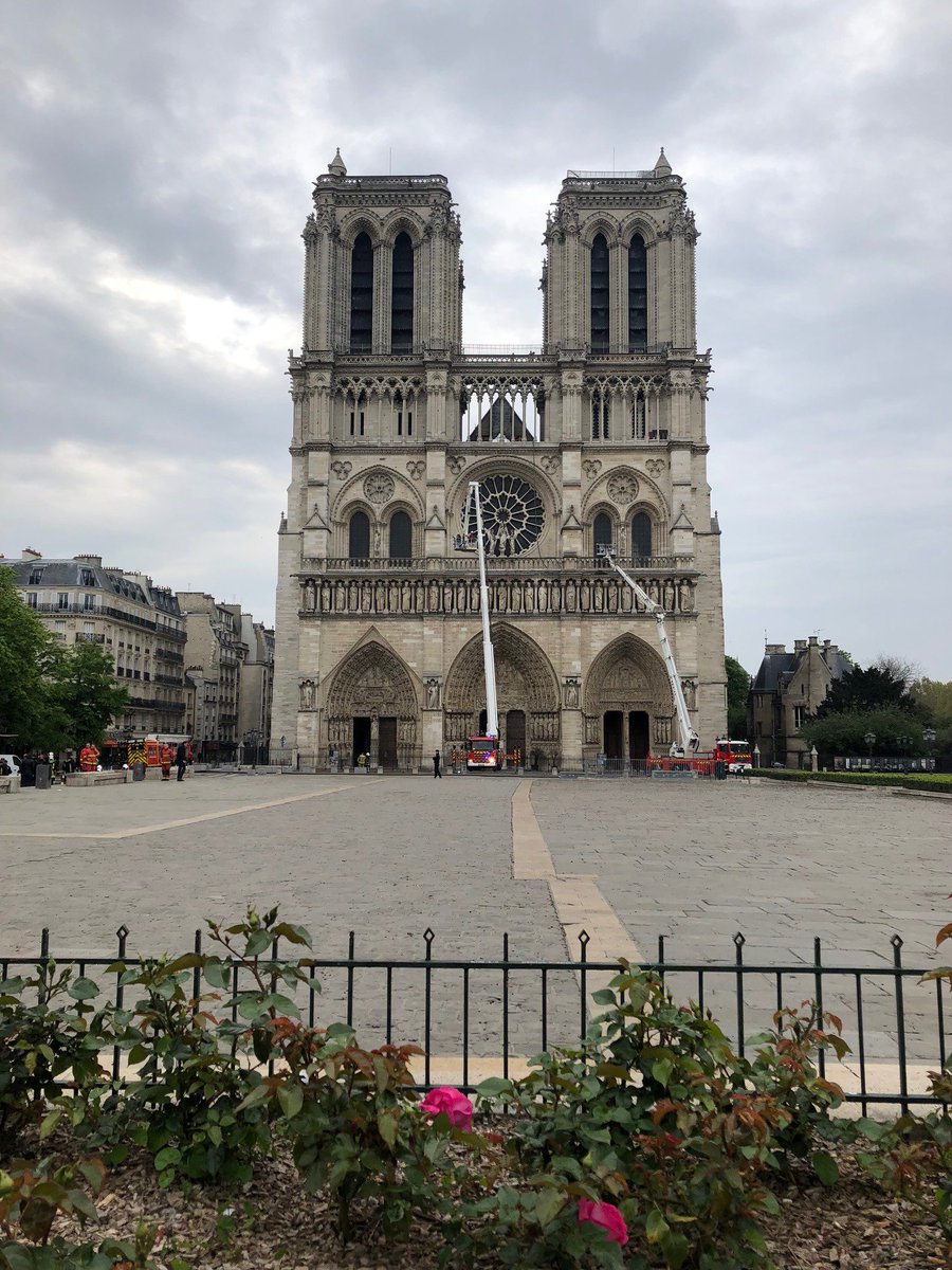 le_Parisien's tweet image. Les photos de la cathédrale de Notre-Dame ce matin (par Nicolas Guyard) --&amp;gt; l.leparisien.fr/Cji