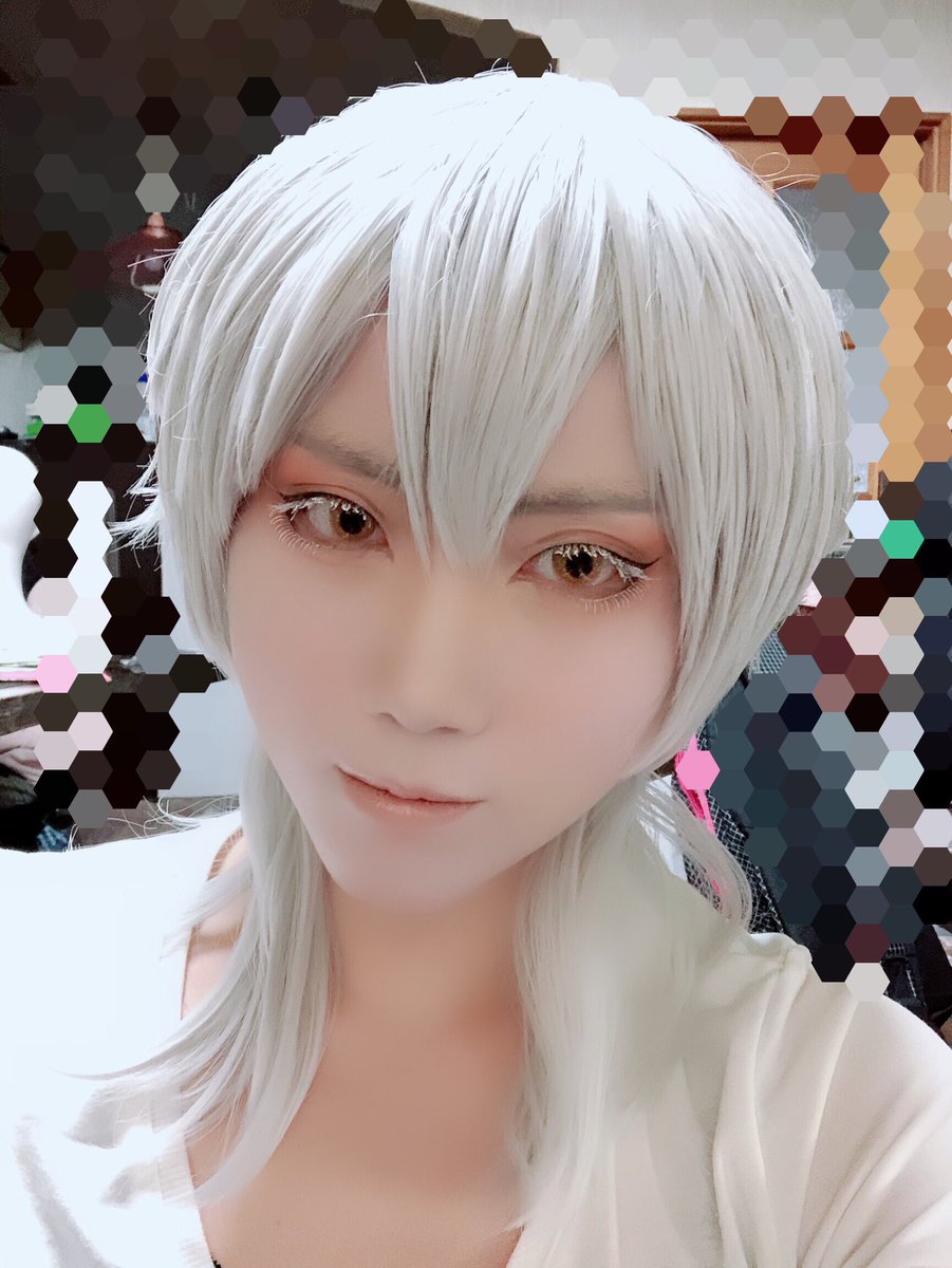 あまみず 久々のお鶴さん 撮影があるからメイク練習したら思ったよりは出来たww 本番までにもう少し練習しとこう 首は練習だから塗ってませんw 宅コス 鶴丸国永 メイク練習