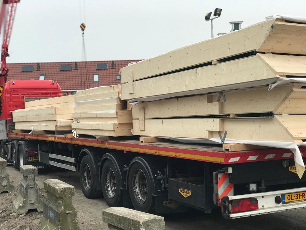 ProPrefab's tweet image. 2 woningen Houtskelet Scharnier kappen geproduceerd en gemonteerd