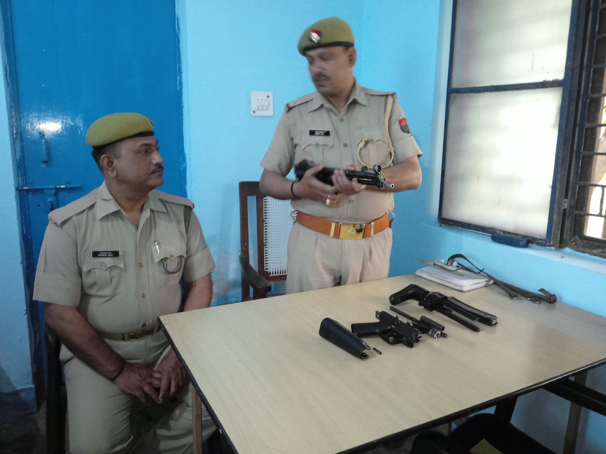 कार्यलय पुलिस उपमहानिरीक्षक पीएसी मेरठ अनुभाग मे सम्बद्ब कर्मचारियों को 02 दिवस  एम.पी. 5 का प्रशिक्षण  दिनांक 15.04.2019 प्रदान किया जा रहा है