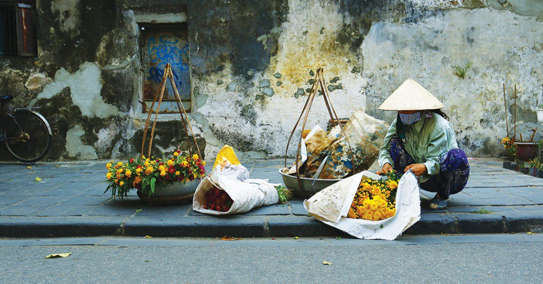Classic colonial architecture, a distinctive cuisine, a millennium of history and culture give Hanoi her elegance. Roam the enchanting and industrious alleys in the Old Quarter or along wide, tree-lined boulevards.