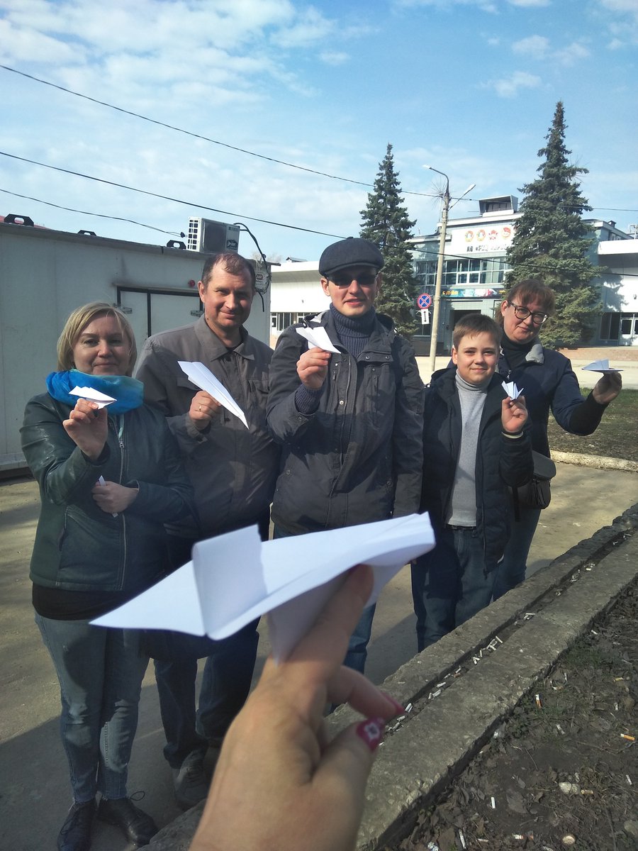 14 апреля в продолжение празднования Дня космонавтики были представлены первые экскурсии в рамках Фестиваля «Новое поколение экскурсоводов» в номинации «Навстречу звездам!»,посвященной жизни и деят-ти Д.И.Козлова.
Маршруты разработали учащиеся МБОУ ССЛ, школ №45,83, ЦДТ «Спектр»