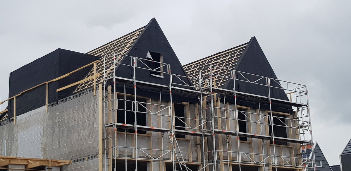 ProPrefab's tweet image. 2 woningen Houtskelet Scharnier kappen geproduceerd en gemonteerd