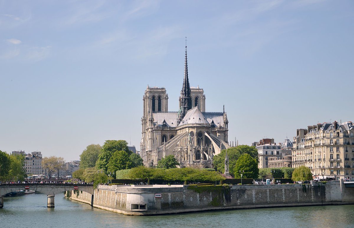 ProfPrat's tweet image. Yesterday, part of Paris' soul flew away with the flames. #NotreDame