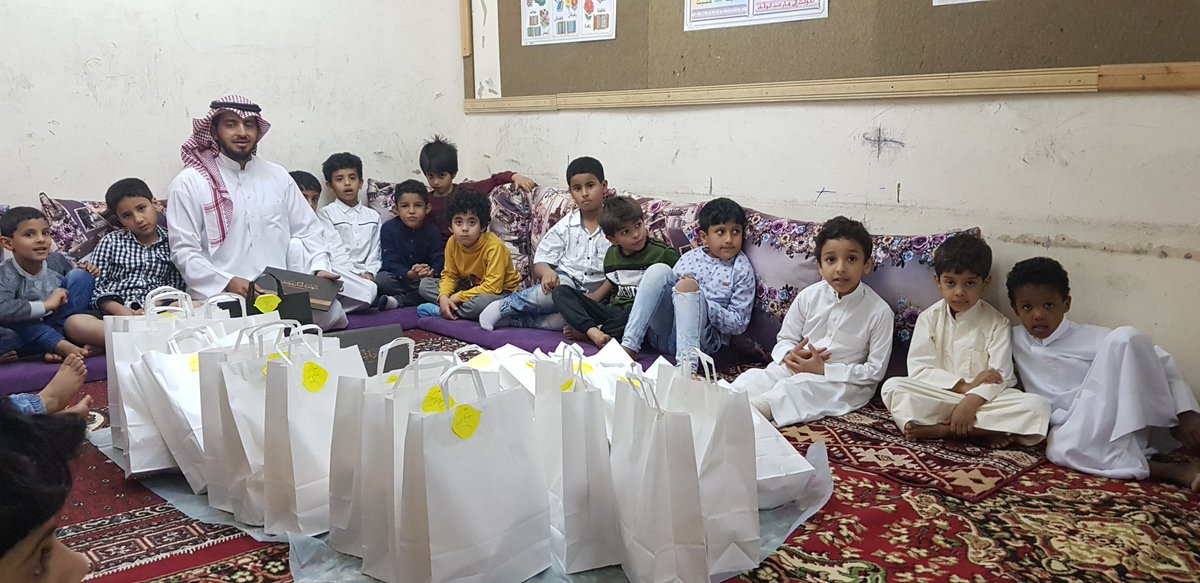 ImbodmwaMuB3ssb's tweet photo. أقام الأستاذ عبد الله اللاحم حفل النجاح لطلابه في الصف الأول .. دعواتنا لهم بدوام النجاح والتوفيق ... https://t.co/i1uwg1PBAN