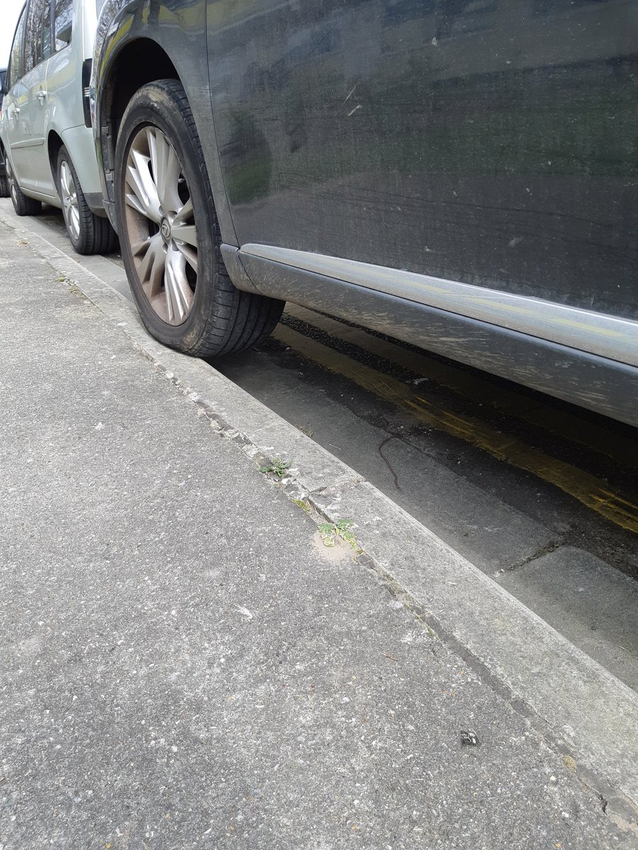 MiddleClassChr1's tweet photo. Hit the curb while parking today. So #grateful for my 4x4. #blessed #WAEVENT2019 https://t.co/wMV2844ThS