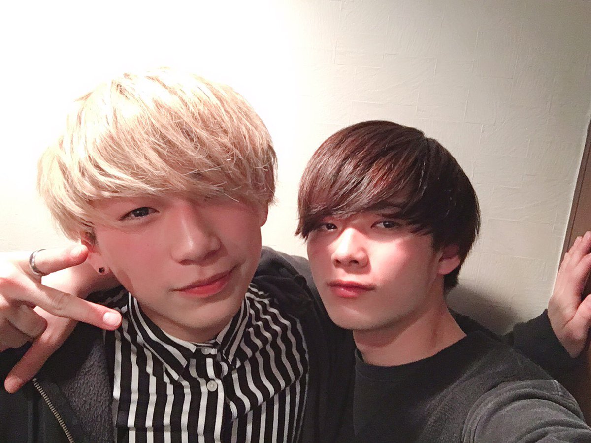 is_si0626's tweet photo. これが、「一心くん好きな後輩は？後輩は？」って聞いてくる可愛い後輩です。ひさと顔小さすぎな。 https://t.co/Kn3R4c3NGn