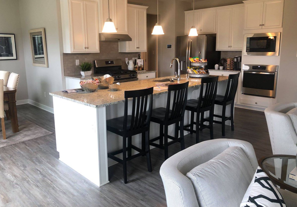 ubsdesigns's tweet image. Life is short, a great room should be for living. Make your home a place that everyone can gather and share memories together. #greatroomdesign #lovewhereyoulive #family #modlehome #interiordesignideas