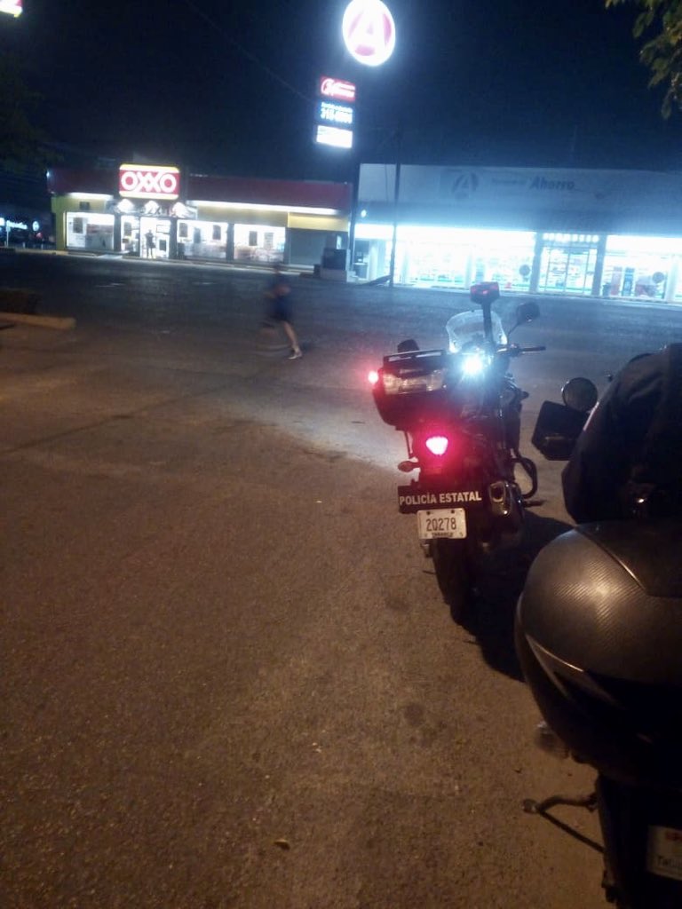 SSPCTabasco's tweet photo. Elementos de la @SSPCTabasco en labores de vigilancia esta mañana en el Parque La Pólvora y en la Ciudad Deportiva. Proteger es nuestro deber. https://t.co/unlqH6C6dI