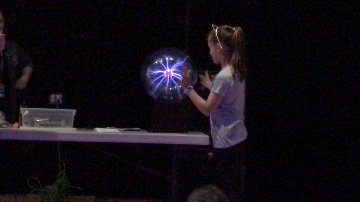 Roncalli3b's tweet photo. Plasma ball @NLGEOCENTRE @RoncalliSchool @NLESDCA https://t.co/nFRnYceMfE