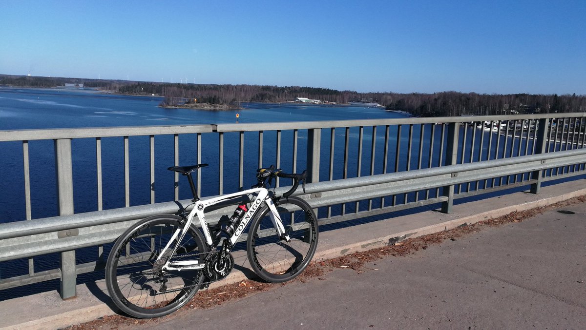 Jos et jaksa, ota siltakuva. #parasta #colnago #teamSKu #roadbike