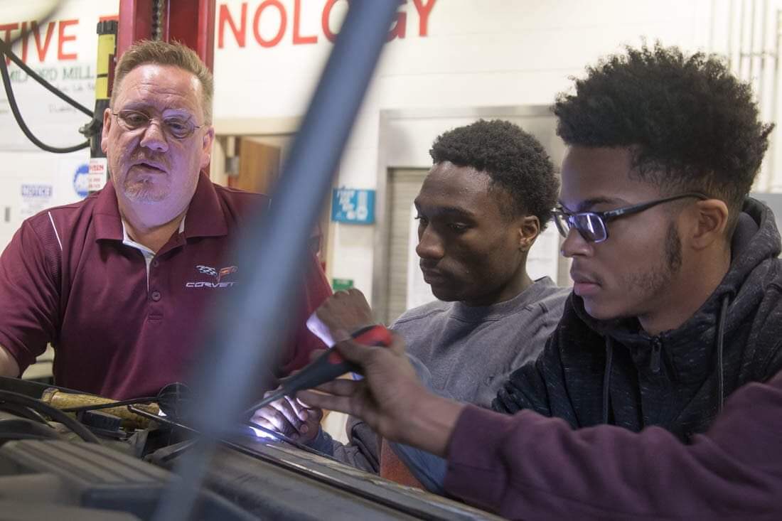 BaltCoPS's tweet photo. "I have always enjoyed working with young people and have deep rooted beliefs about giving back when you have the means." -- Walter Carter, automotive services teacher, @MilfordMillAcad, and the 2019 @MagnetSchlsMSA's National Teacher of the Year!

https://t.co/F6ISNcmPRe https://t.co/18bbksxw1G