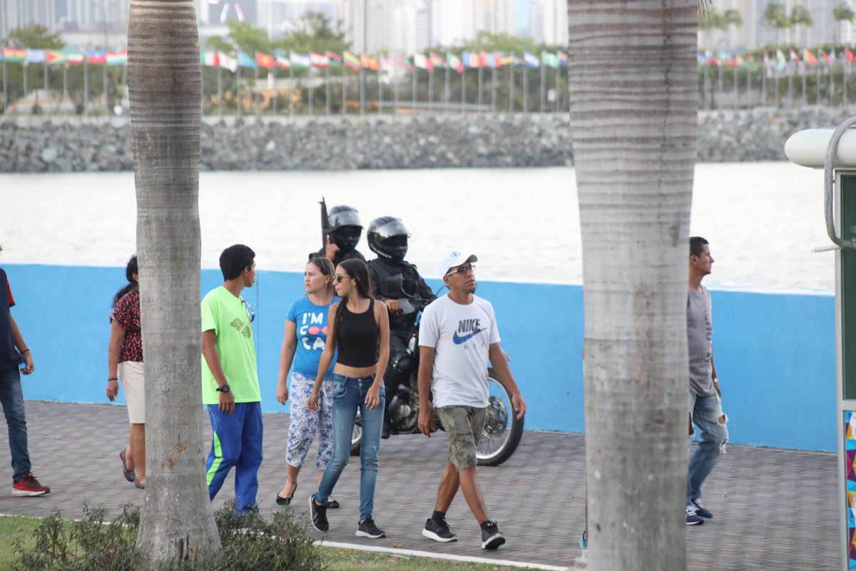 SPIPanama's tweet photo. Unidades de #BaseDragon se mantienen listas y prestas en diferentes sectores de la Cinta Costera en pro del bienestar de la comunidad. #ProtecciónalaPatriaeslaMeta https://t.co/cFXtAInvwM