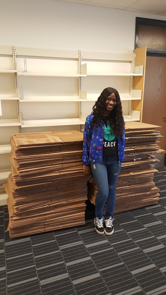 susnmyersstudio's tweet photo. Do we have enough boxes?? @vikings753 #moving #newshs #d7libraries https://t.co/y7Hpp5plOg