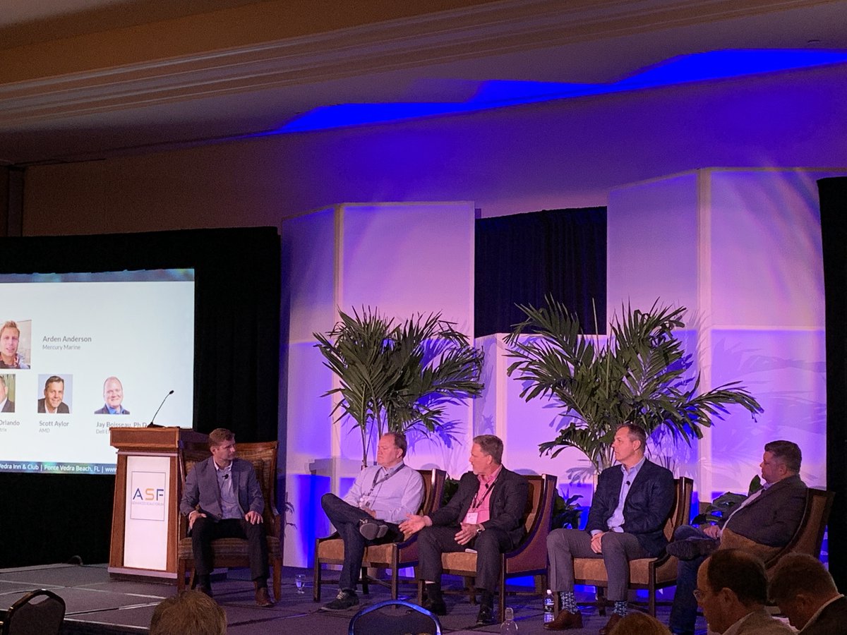 AdvScaleForum's tweet photo. Arden Anderson of @MercuryMarine hears from experts from @BrightComputing @scalematrix @AMD @DellEMC on all things #HPC at #ASF19 https://t.co/I4fRdLZpOg