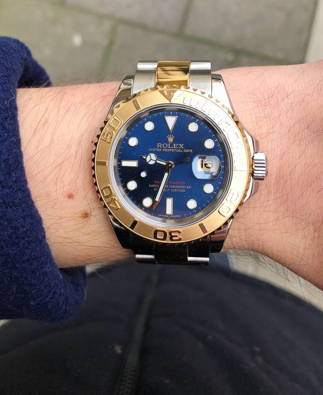 X 上的 Seen Through Wrist：「Morning in London, W1. Wearing a