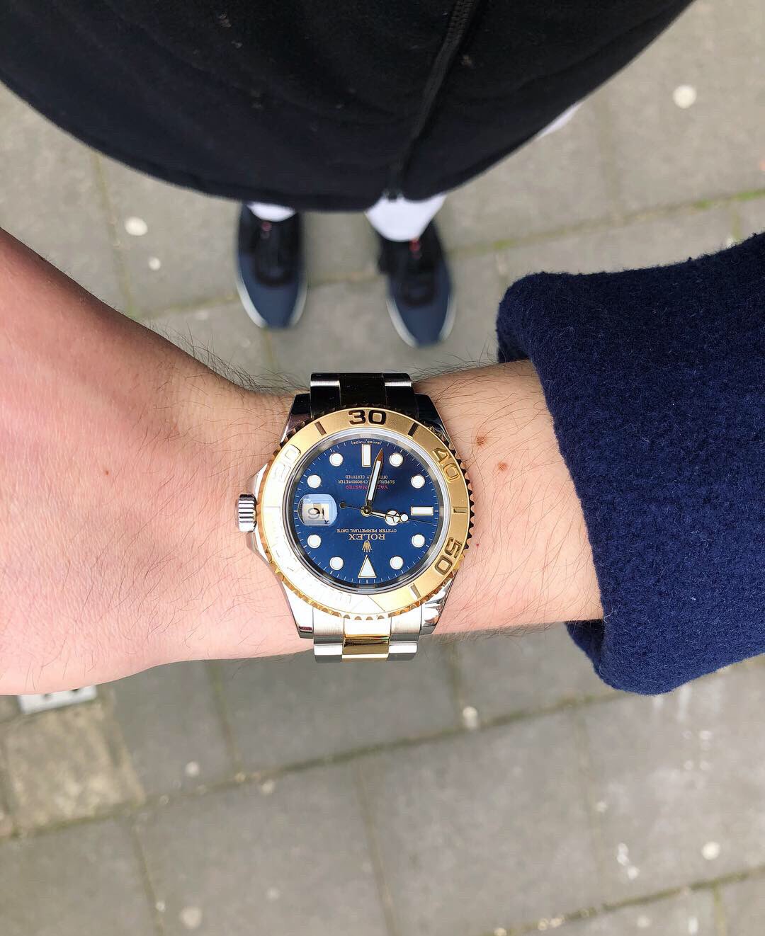 X 上的 Seen Through Wrist：「Morning in London, W1. Wearing a