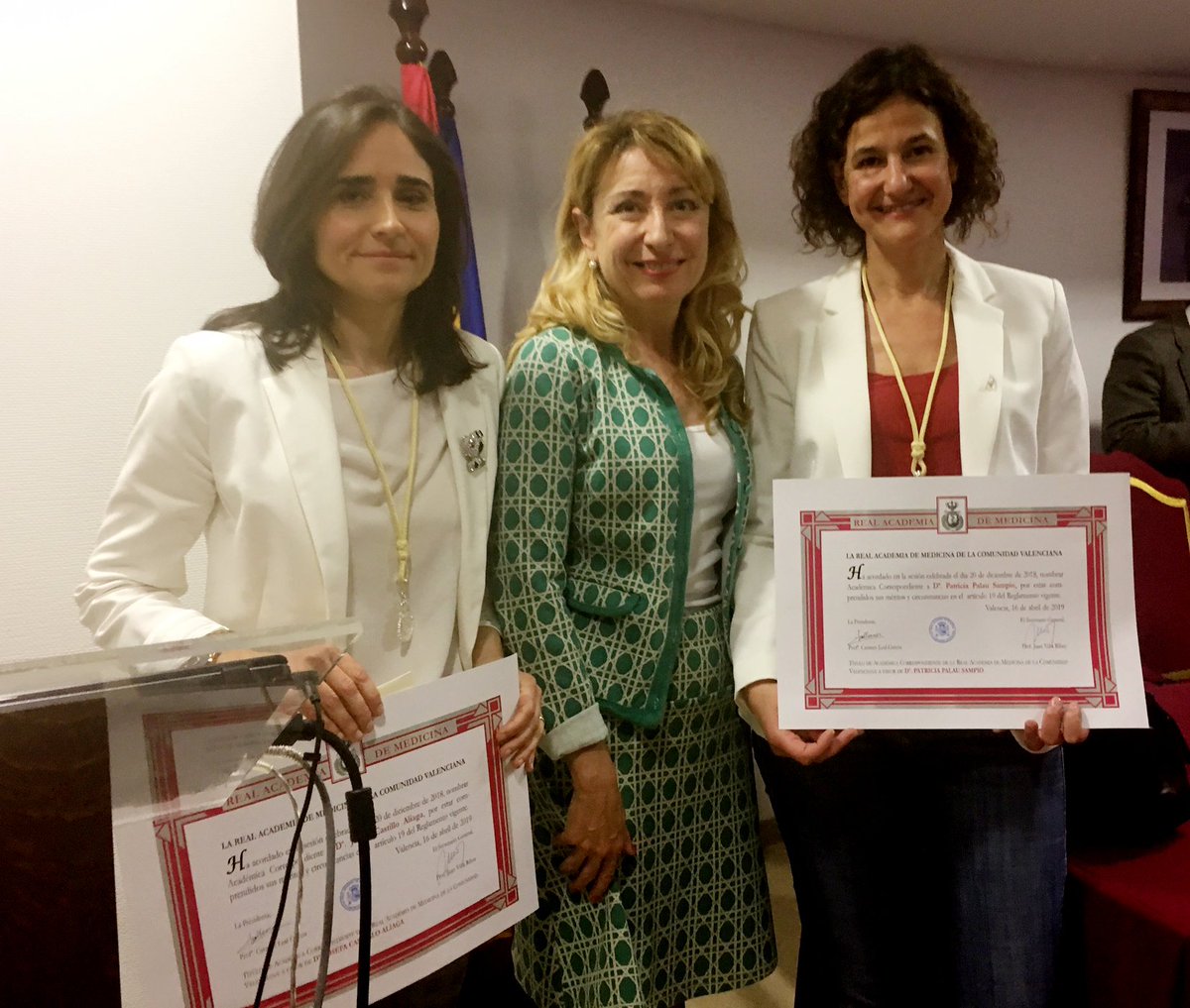 GVAdepsalutcs's tweet photo. La cardióloga del #HGUCS y profesora de @UJIuniversitat Patricia Palau recibe el premio al mejor trabajo de investigación clínica de la @RAMCV1831 por su estudio del tratamiento de pacientes con insuficiencia cardíaca y función sistólica conservada #ICFEc https://t.co/iGZkiKGgJv https://t.co/dlpd9sHyH0
