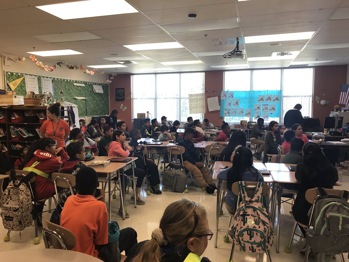 jilly_milly21's tweet image. AVID seniors sharing their stories at @BelvedereBees 🐝🐝#AVIDAwarenessWeek @fhhs_avid @FHH_FalconFury @AVIDLauraRounds @MsColleenCarney