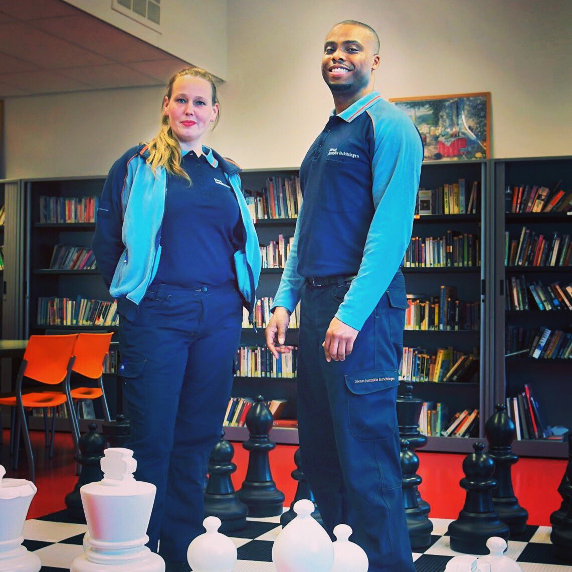 Wij zoeken personeel voor onze locaties Rotterdam en Zeist! Kijk voor meer info:
werkenvoornederland.nl/vacatures/deta…
werkenvoornederland.nl/vacatures/deta…
<a href="/DJI_detentie/">Dienst Justitiële Inrichtingen</a> #veeemdelingenbewaring