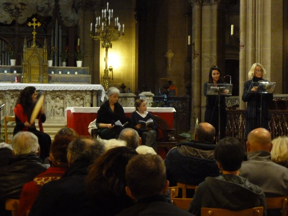 FestiRaccords's tweet photo. Quel beau moment que cette lecture du livre "Des Routes" ( éditions du Chemin de fer)  à l’Église Saint Bernard vendredi dernier. 👏  🙂 https://t.co/fu4YrPT534