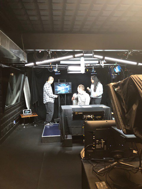 CuriosityStream's tweet photo. Lights, camera, ACTION! 🎥 #Dallas – you’re up next! Tune-in to @valderbeebeshow NOW to see host #SeanRiley of #WorldsToughestFixes talk about our new series on @CuriosityStream, #SPEED. Premieres this Thursday! https://t.co/i76C3VMByR