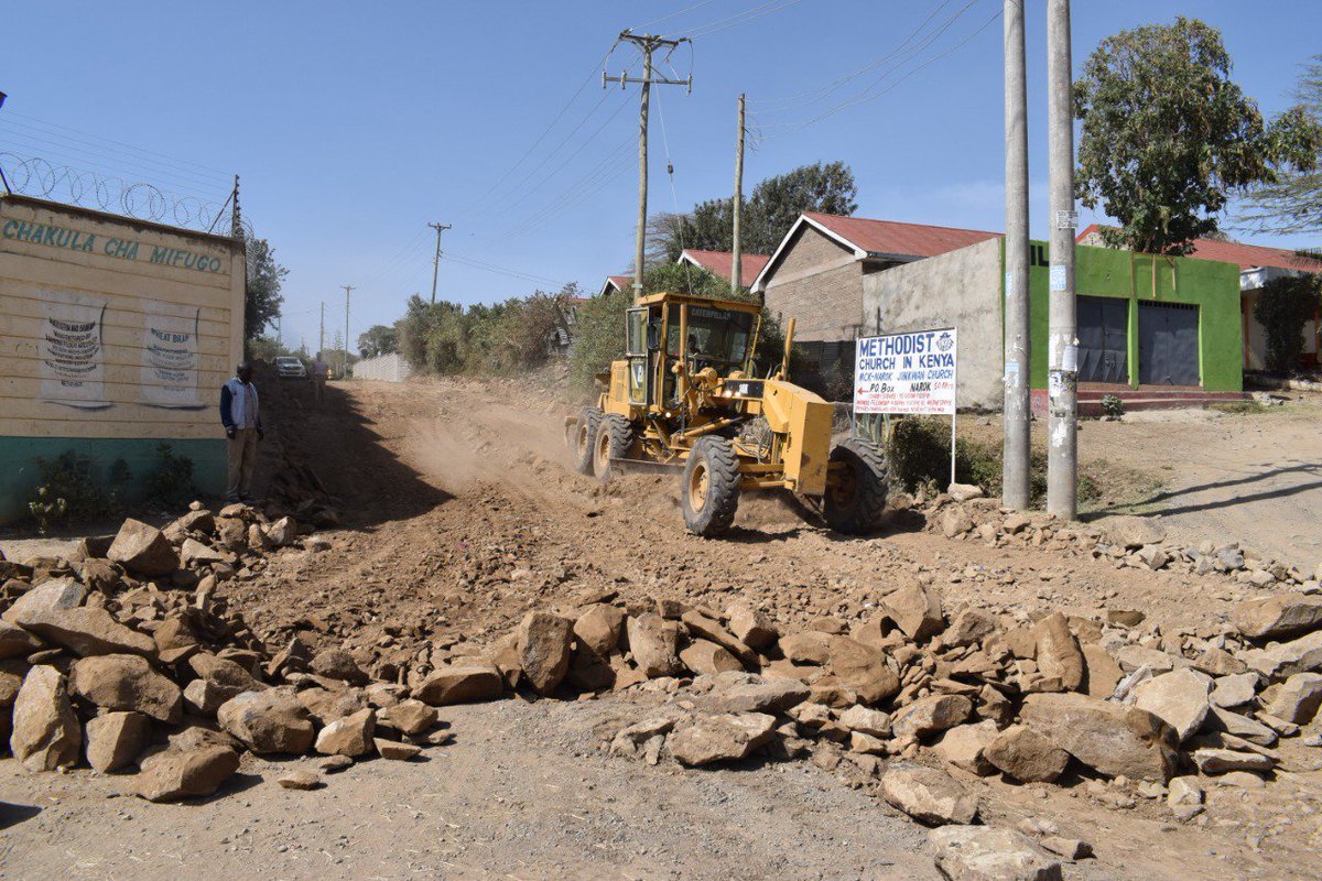 NarokCountyGvt's tweet photo. #NarokCountyGovernment has opened up the Harmony-Old Bridge/Stadium road in efforts for the road to be upgraded to bitumen standards. The scope of the on-going progress include excavation, grading/graveling, watering, compacting, dumping of murram and formation. https://t.co/cUEIkyhR2X