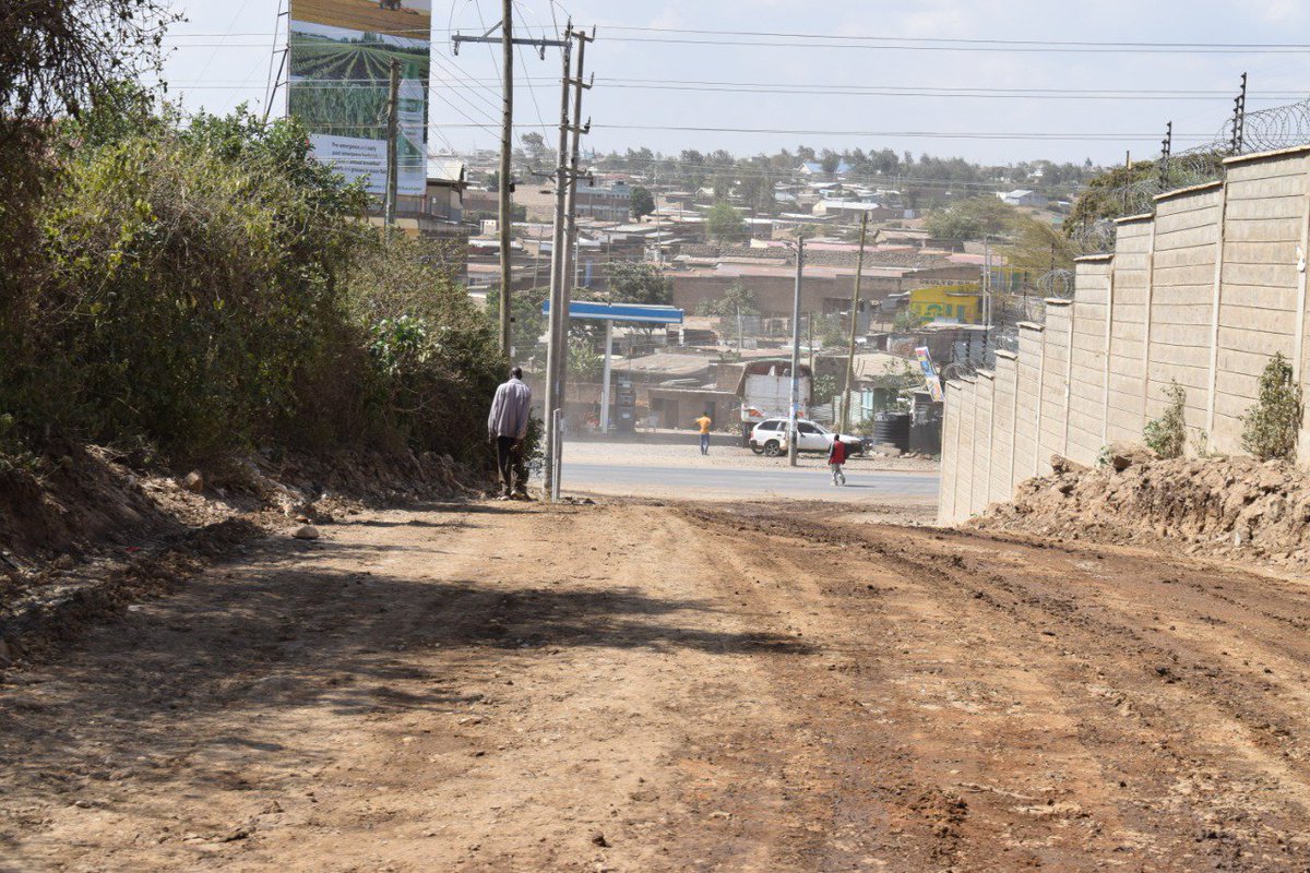 NarokCountyGvt's tweet photo. #NarokCountyGovernment has opened up the Harmony-Old Bridge/Stadium road in efforts for the road to be upgraded to bitumen standards. The scope of the on-going progress include excavation, grading/graveling, watering, compacting, dumping of murram and formation. https://t.co/cUEIkyhR2X