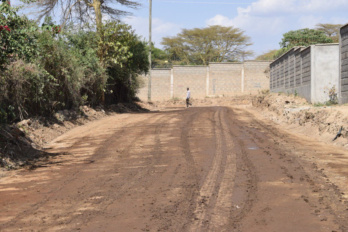 NarokCountyGvt's tweet photo. #NarokCountyGovernment has opened up the Harmony-Old Bridge/Stadium road in efforts for the road to be upgraded to bitumen standards. The scope of the on-going progress include excavation, grading/graveling, watering, compacting, dumping of murram and formation. https://t.co/cUEIkyhR2X