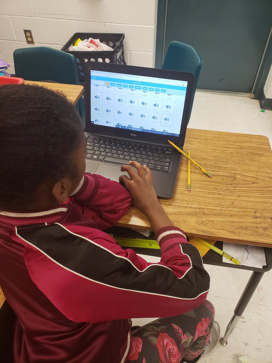 Coding fun with <a href="/CurleyNancy/">Nancy Curley</a> #OCSInstructionalFramework #weare3rd_hces